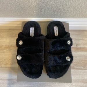 Steve Madden Fuzzy Slides✨